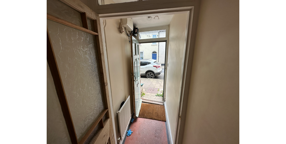 TERRACED HOUSE FOR IMPROVEMENT