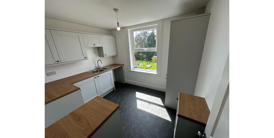 MODERNISED FIRST FLOOR FLAT