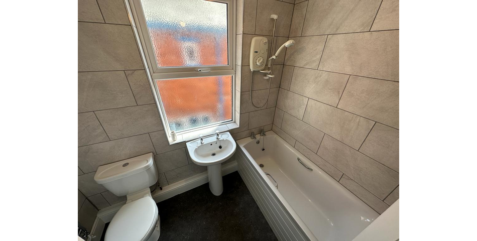 MODERNISED FIRST FLOOR FLAT