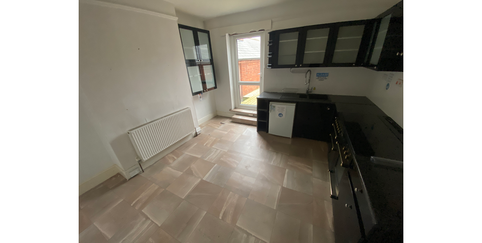 TERRACED PROPERTY WITH POTENTIAL