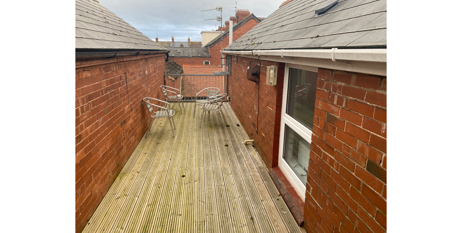 TERRACED PROPERTY WITH POTENTIAL