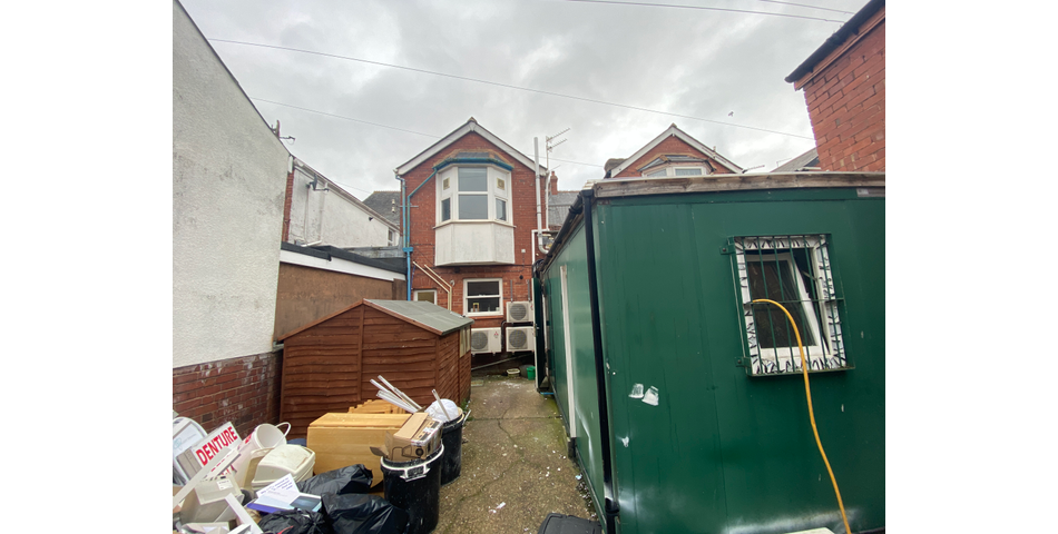 TERRACED PROPERTY WITH POTENTIAL