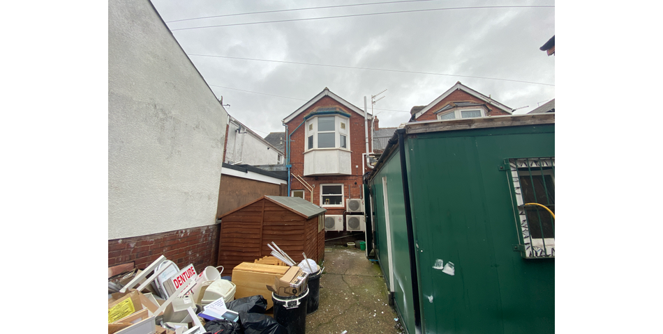 TERRACED PROPERTY WITH POTENTIAL