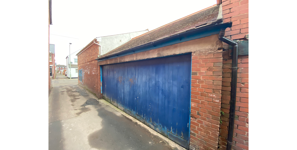 TERRACED PROPERTY WITH POTENTIAL