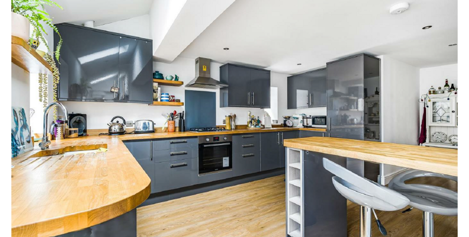 MODERN THREE BED COTTAGE FOR INVESTMENT