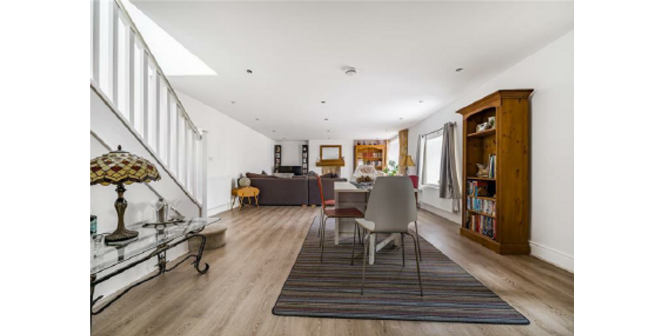 MODERN THREE BED COTTAGE FOR INVESTMENT