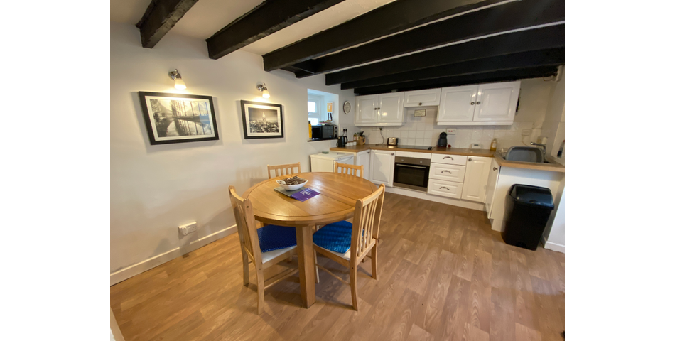 TOWN CENTRE COTTAGE