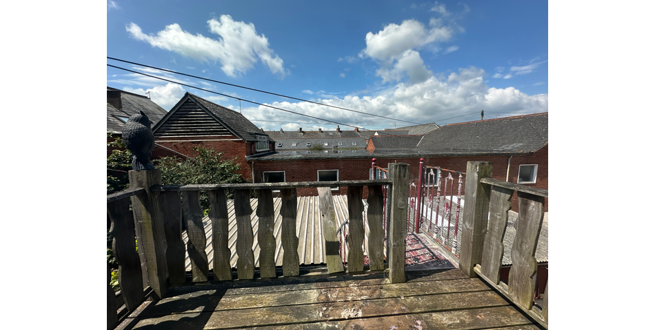 MIXED RESDIENTIAL AND COMMERCIAL PROPERTY