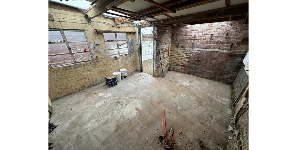 TERRACED HOUSE FOR REFURBISHMENT