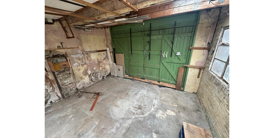 TERRACED HOUSE FOR REFURBISHMENT