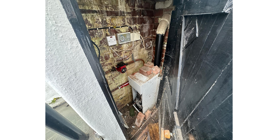 TERRACED HOUSE FOR REFURBISHMENT
