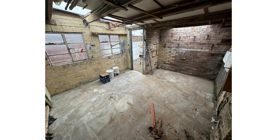 TERRACED HOUSE FOR REFURBISHMENT