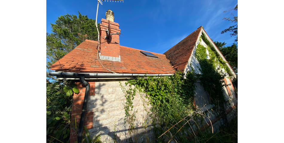 CHALET BUNGALOW FOR REFURBISHMENT