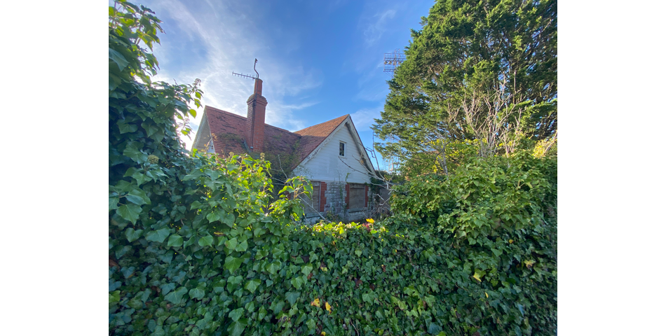 CHALET BUNGALOW FOR REFURBISHMENT