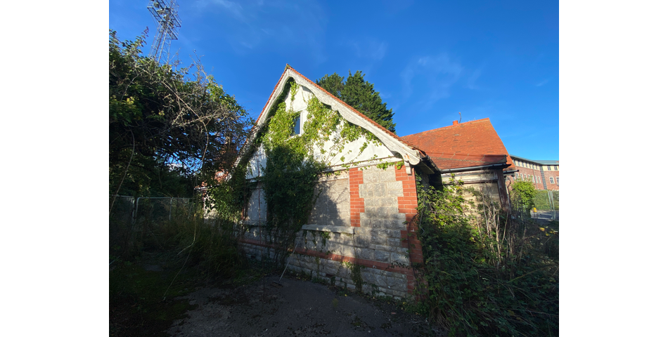 CHALET BUNGALOW FOR REFURBISHMENT