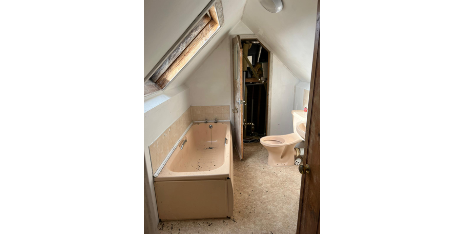 CHALET BUNGALOW FOR REFURBISHMENT