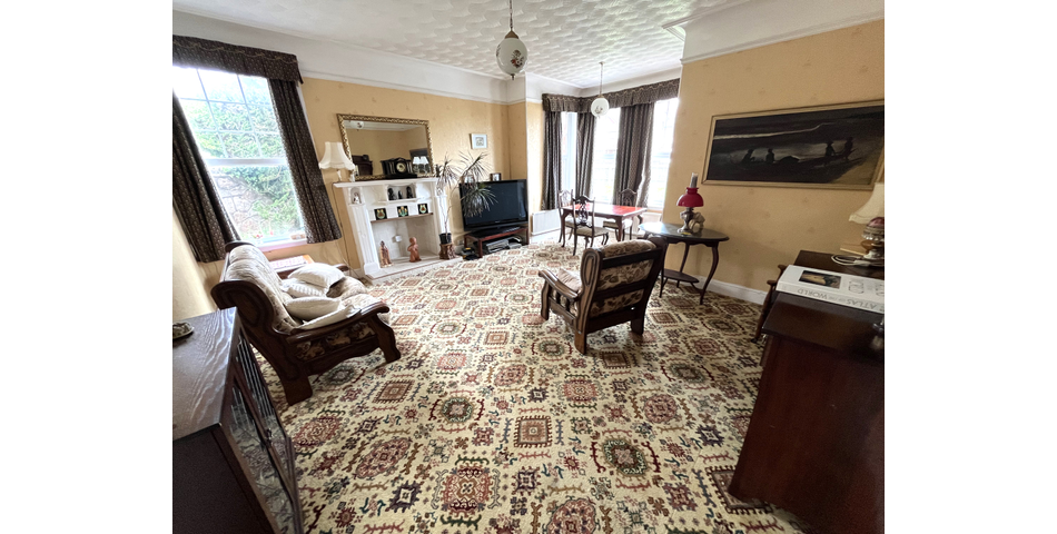 STUNNING RESIDENCE FOR IMPROVEMENT