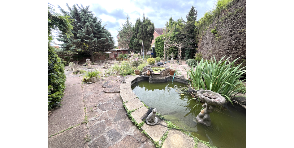 STUNNING RESIDENCE FOR IMPROVEMENT