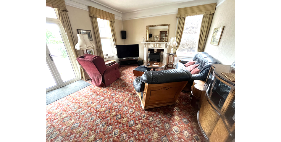STUNNING RESIDENCE FOR IMPROVEMENT