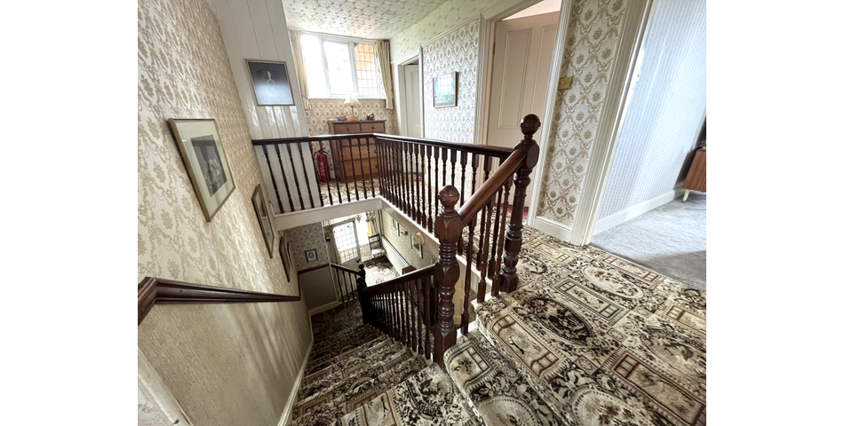 STUNNING RESIDENCE FOR IMPROVEMENT