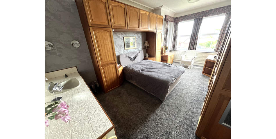 STUNNING RESIDENCE FOR IMPROVEMENT
