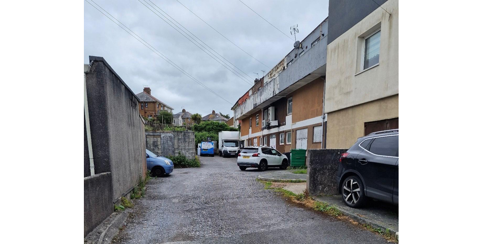 MIXED RESIDENTIAL AND COMMERCIAL INVESTMENT OPPORTUNITY