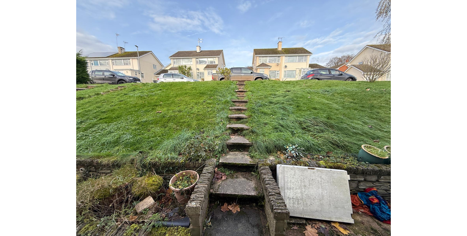 TERRACED HOUSE FOR IMPROVEMENT