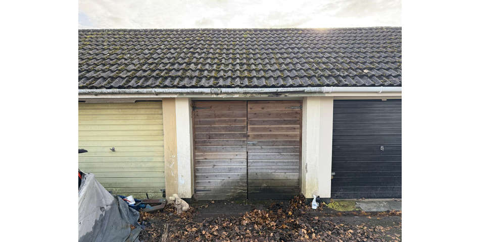 TERRACED HOUSE FOR IMPROVEMENT
