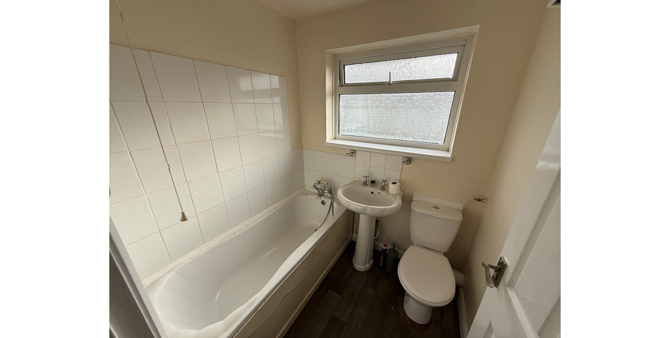 TERRACED HOUSE FOR IMPROVEMENT