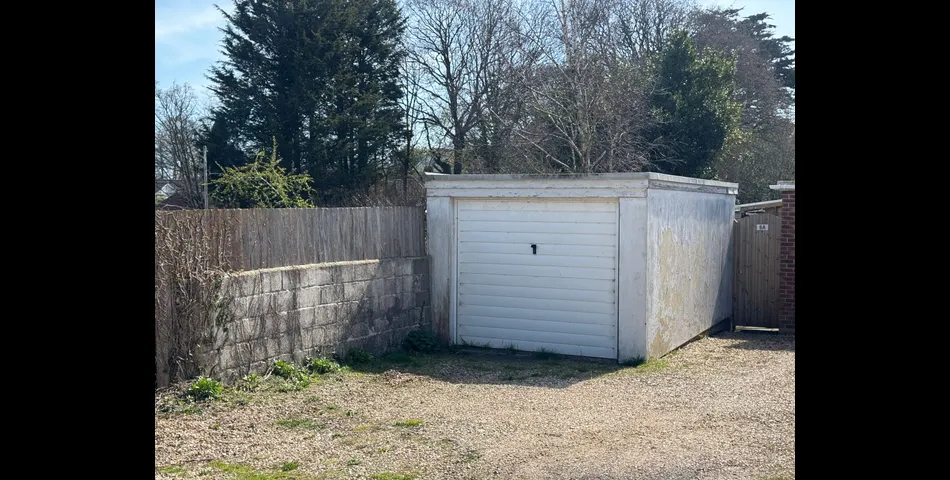 CHALET BUNGALOW FOR IMPROVEMENT