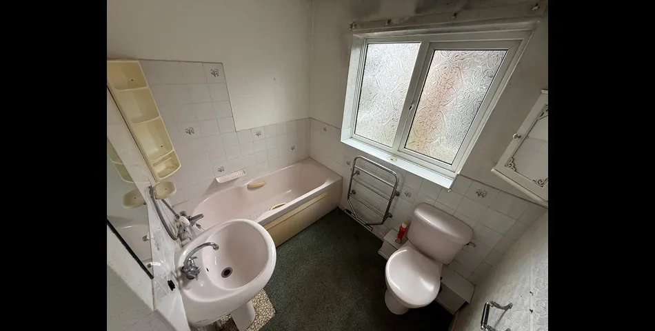 BUNGALOW FOR REFURBISHMENT 