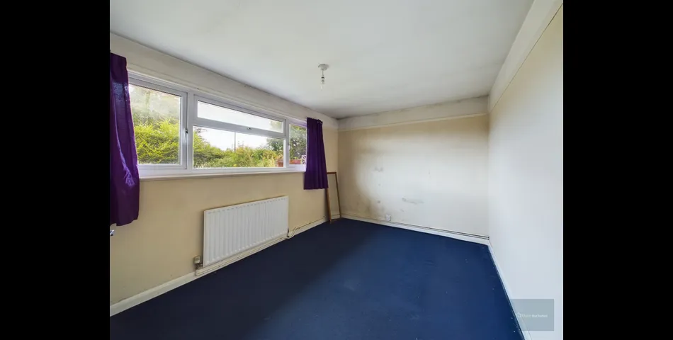 DETACHED BUNGALOW ON LARGE PLOT WITH POTENTIAL