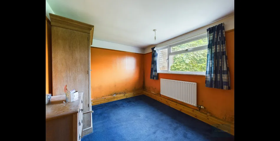 DETACHED BUNGALOW ON LARGE PLOT WITH POTENTIAL