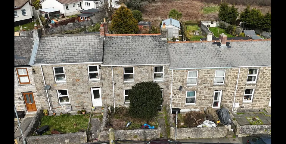 MID-TERRACE HOUSE FOR REFURBISHMENT