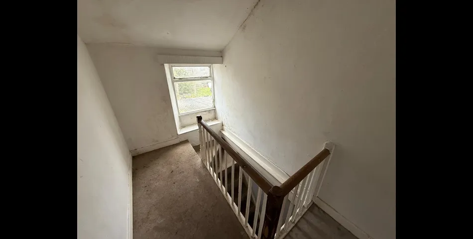MID-TERRACE HOUSE FOR REFURBISHMENT