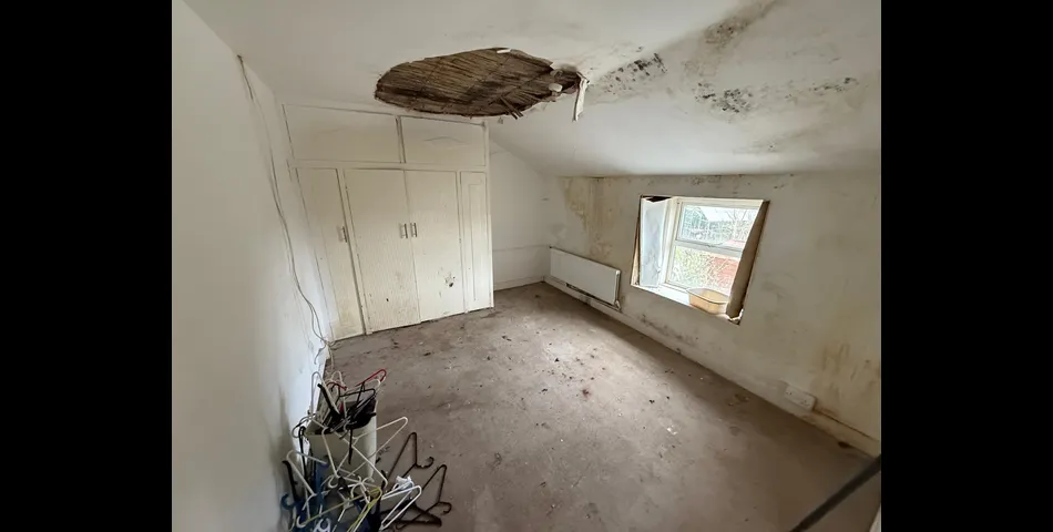 MID-TERRACE HOUSE FOR REFURBISHMENT