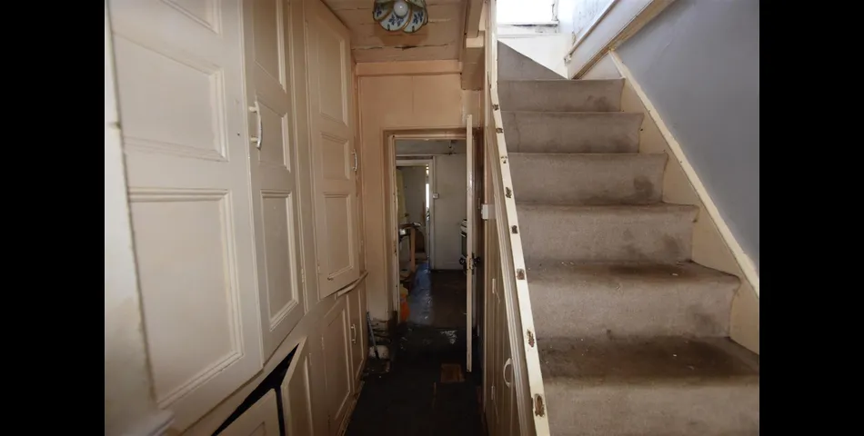 MID-TERRACE HOUSE FOR REFURBISHMENT