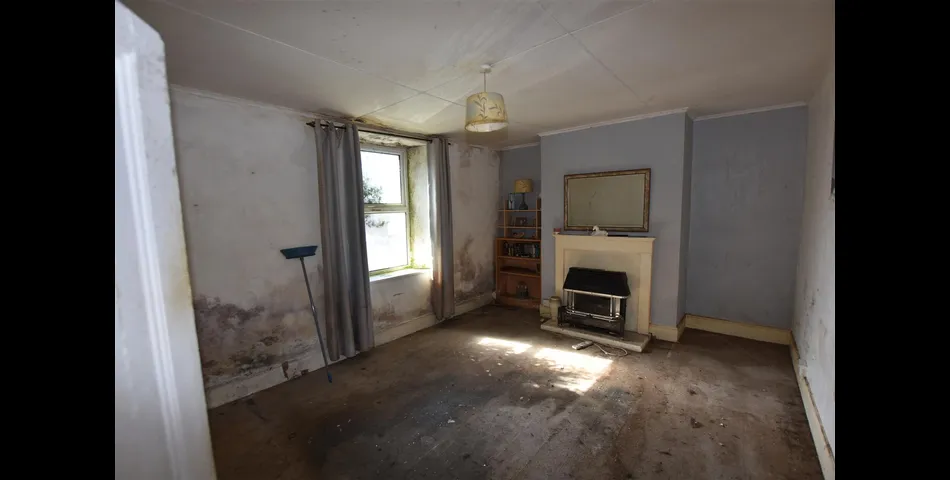 MID-TERRACE HOUSE FOR REFURBISHMENT