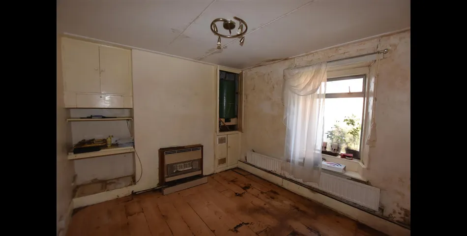 MID-TERRACE HOUSE FOR REFURBISHMENT