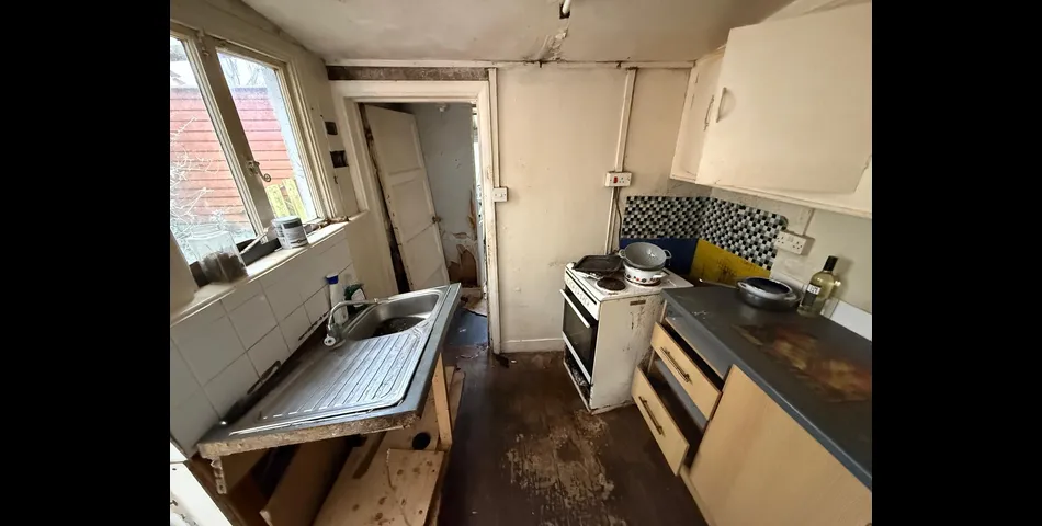 MID-TERRACE HOUSE FOR REFURBISHMENT