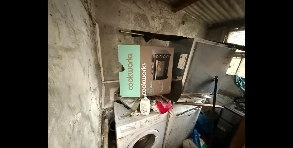 MID-TERRACE HOUSE FOR REFURBISHMENT