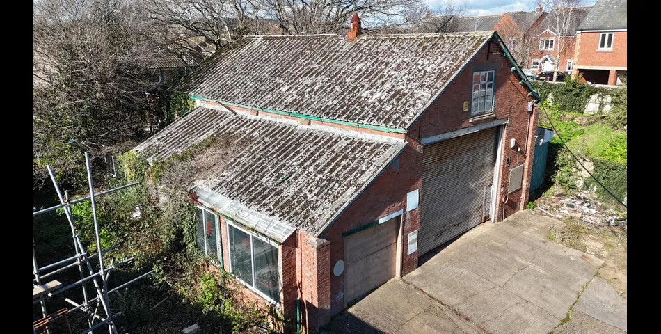 FORMER GARAGE ON LARGE PLOT WITH POTENTIAL