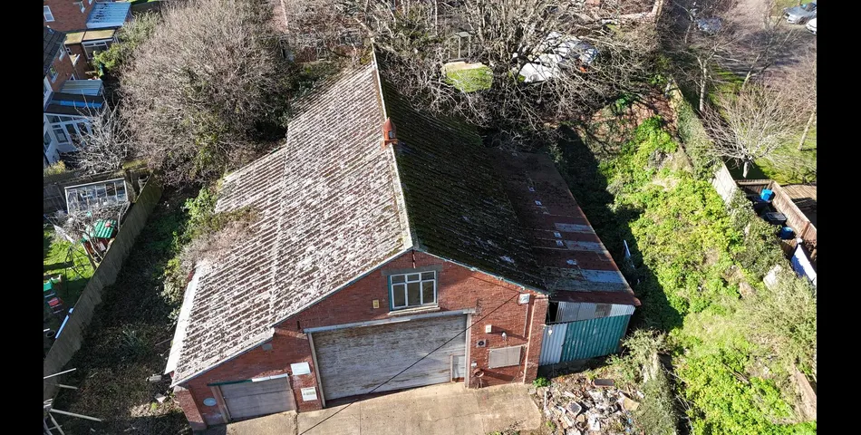 FORMER GARAGE ON LARGE PLOT WITH POTENTIAL