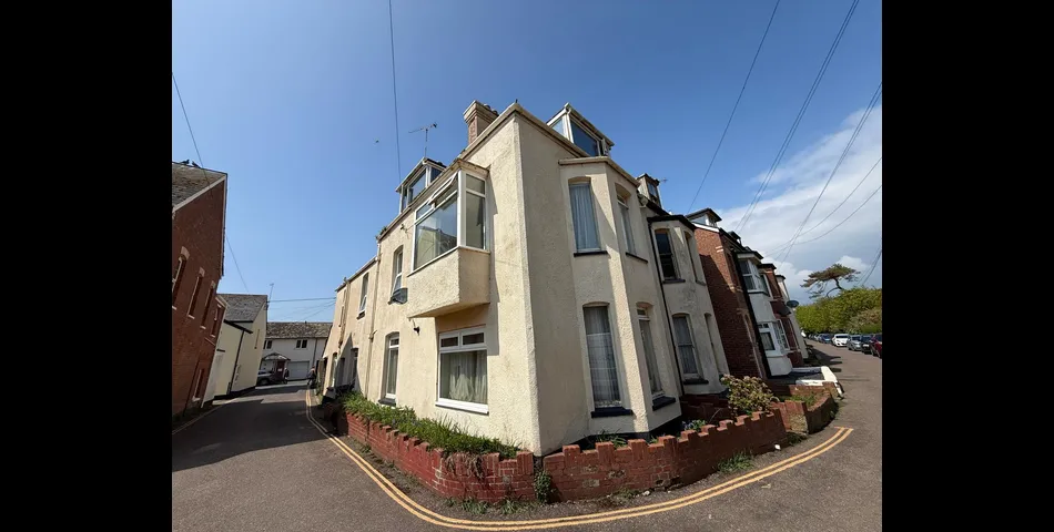 LARGE PROPERTY AND LAND WITH POTENTIAL