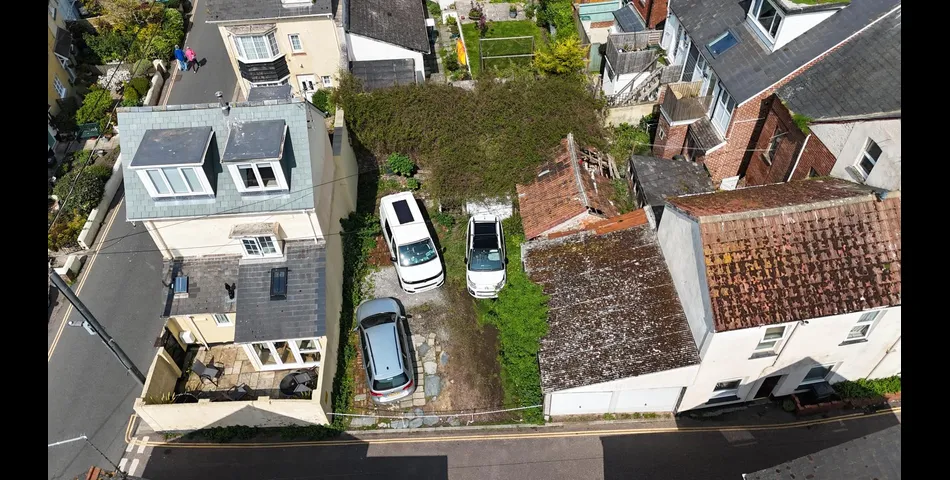LARGE PROPERTY AND LAND WITH POTENTIAL
