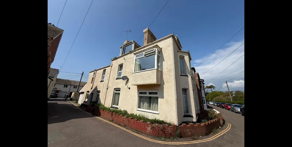 LARGE PROPERTY AND LAND WITH POTENTIAL