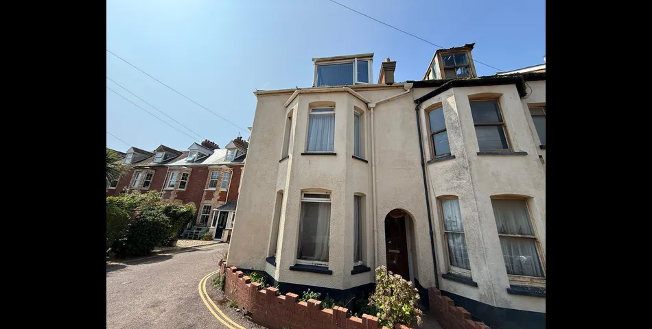 LARGE PROPERTY AND LAND WITH POTENTIAL