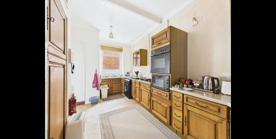 LARGE PROPERTY AND LAND WITH POTENTIAL