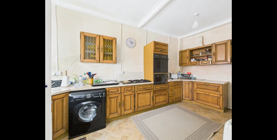 LARGE PROPERTY AND LAND WITH POTENTIAL