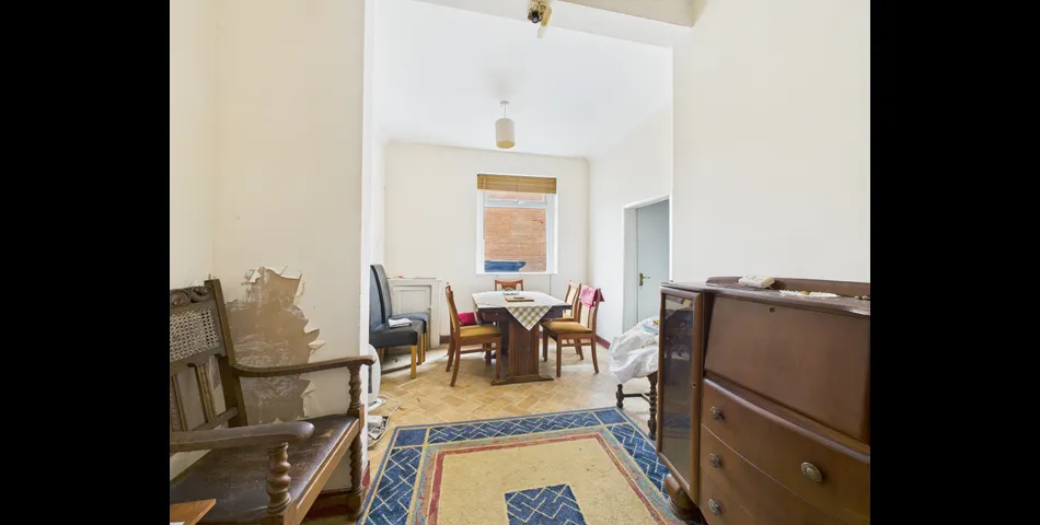 LARGE PROPERTY AND LAND WITH POTENTIAL